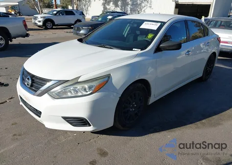 2016 Nissan Altima 2.5 S z USA, uszkodzony, nr VIN 1N4AL3AP0GN331821
